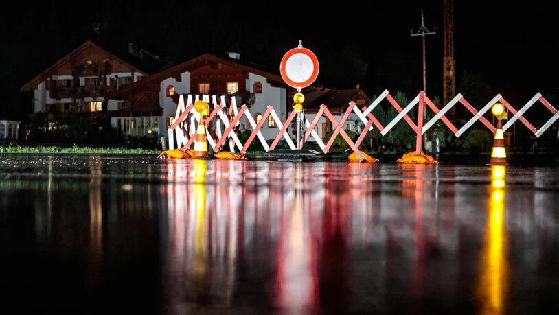 Mehrere Strassen gesperrt: In Österreich kam es am Donnerstag zu heftigen Gewittern mit schweren Schäden.