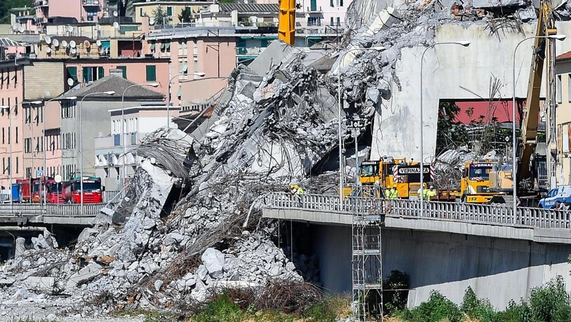 Die italienische Regierung will den Wiederaufbau der eingestürzten Autobahnbrücke selber an die Hand nehmen und nicht der Betreibergesellschaft überlassen.