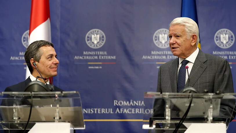 Bundesrat Ignazio Cassis (links) hat in Bukarest den rumänischen Aussenminister Teodor Meleșcanu getroffen.