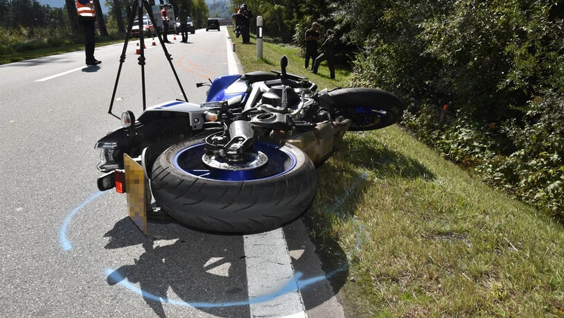 Der Töfffahrer konnte eine Kollision mit dem Hirsch nicht verhindern.