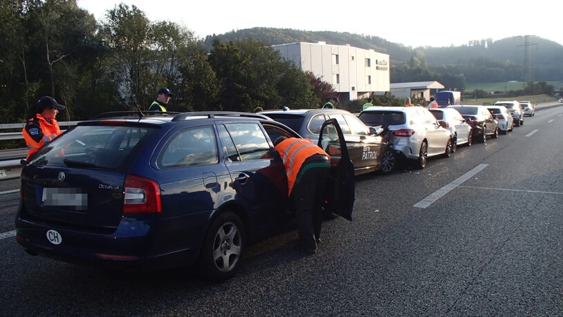 Sieben Autos sind am Montagabend auf der A1 bei Suhr AG ineinander gekracht.
