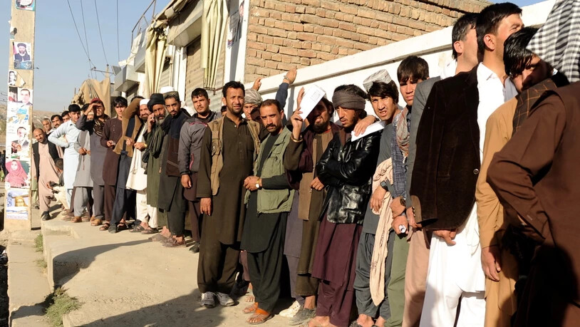 In Afghanistan wurde am Samstag ein neues Parlament gewählt. Es kam zu tödlichen Anschlägen und Chaos in den Wahllokalen.