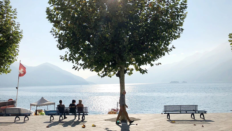 Endloser Sommer: Auch Ende Oktober steigt das Thermometer im Tessin dieses Jahr noch auf 30 Grad und mehr - wie hier am Ufer des Lago Maggiore.