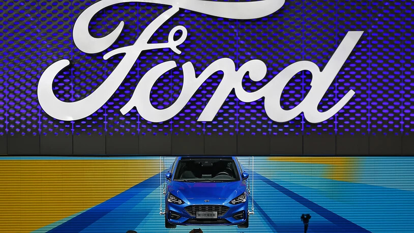 Der US-Autokonzern Ford hat im abgelaufenen Geschäftsquartal einen Gewinneinbruch erlitten. (Archivbild)
