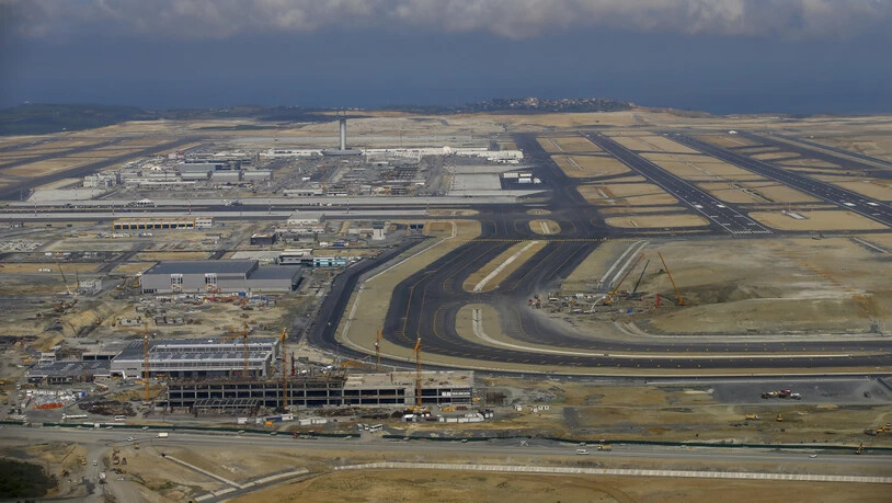 Neuer Flughafen in Istanbul wird in Betrieb genommen. (Archivbild)