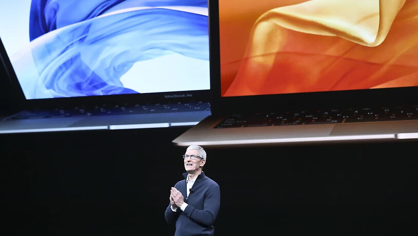 Apple-CEO Tim Cook stellt in New York neue MacBook Air-Modelle vor.