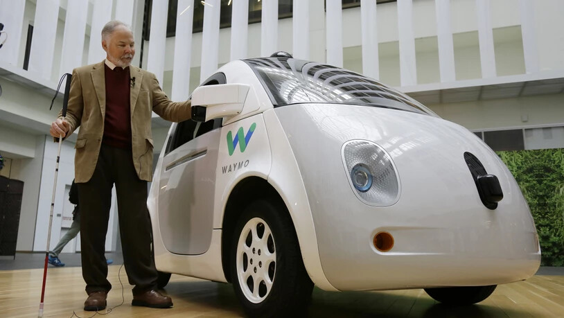 Die Autos des Roboterwagen-Entwicklers Waymo dürfen in Kalifornien künftig "blind", also ohne Sicherheitsfahrer an Bord, auf die Strasse. (Archivbild)