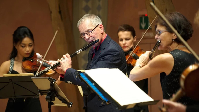 Philipp Bachofner und Brita Ostertag mit den Flöten werden von den Musikerinnen des Orion String Trio umgeben.