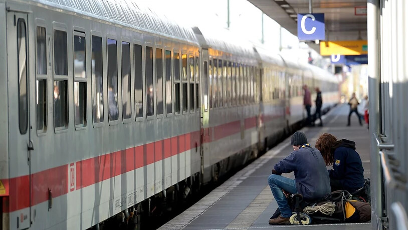 Wer öfter mit der Bahn nach Deutschland fährt, kennt das Problem. Die Deutsche Bahn ist chronisch unpünktlich. Mit Investitionen in die Bahnknotenpunkte soll sich das jetzt ändern. (Archiv)
