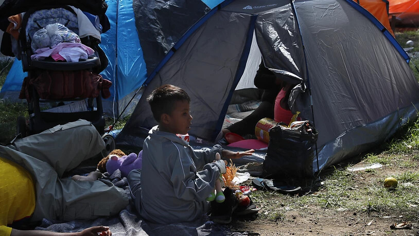 Tausende erschöpfte Migranten aus Guatemala, Honduras und El Salvador haben in Mexiko um Asyl gebeten. Es ist noch unklar, wie viele der Migranten weiter in Richtung USA laufen wollen . (Foto: Marco Ugarte/AP)