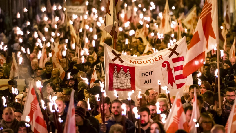 Hunderte gegen den Verbleib bei Bern: Kundgebung in Moutier vom Freitagabend.