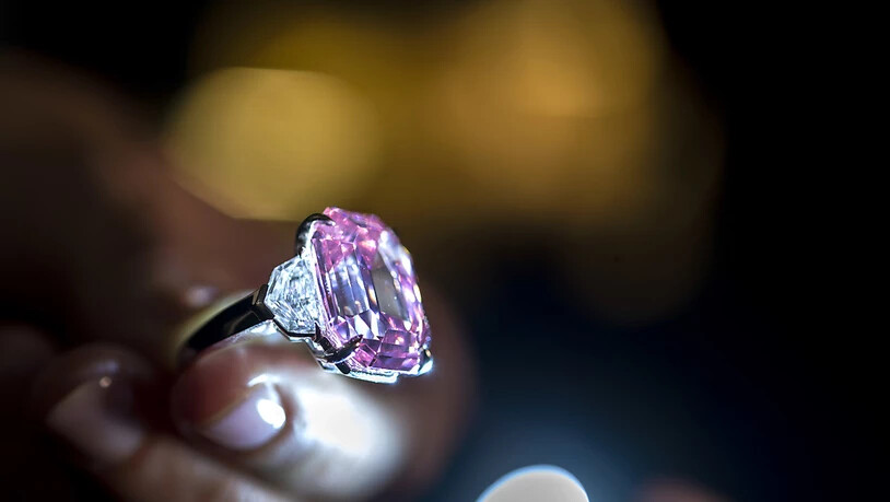 Der rosa Diamant "Pink Legacy" hat laut dem Auktionshaus Christie's einen Wert von 30 bis 50 Millionen Dollar.