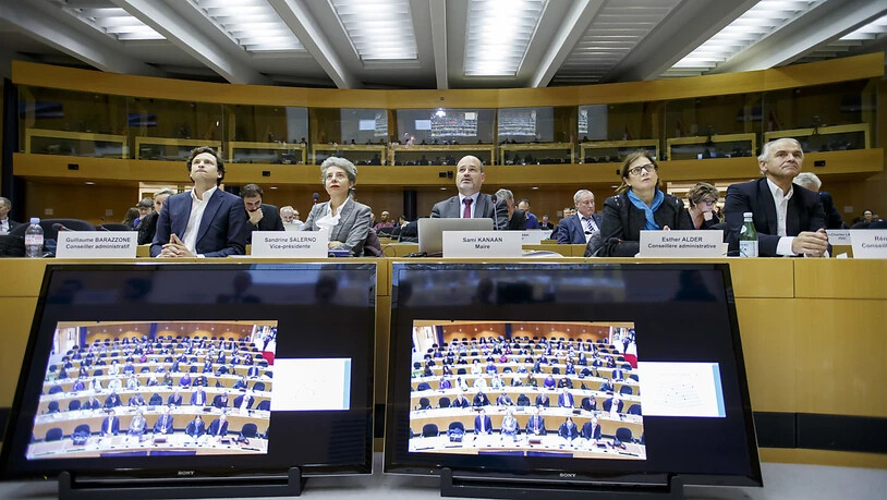 Das Genfer Stadtparlament diskutierte am Dienstagabend über die Spesenexzesse der Stadtregierung. Guillaume Barazzone, Sandrine Salerno, Sami Kanaan, Esther Alder und Remy Pagani (von links) hörten zu.