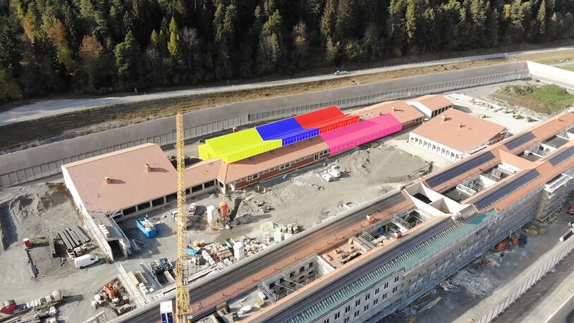 In der neuen JVA wird es zwei Industrie-Werkhallen (gelb/blau), eine Schreinerei (rot) und ein Atelier (rosa) geben.