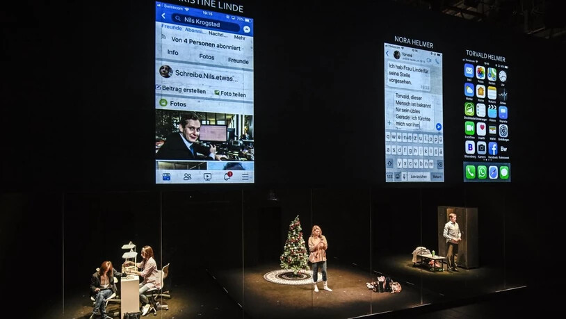 Henrik Ibsens "Nora oder Ein Puppenhaus" verkommt im Schauspielhaus Zürich zum Life-Chat. Premiere war am 16. November 2018.
