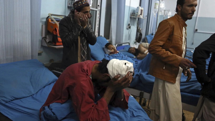 Verletzte in einem Spital in Kabul: In der afghanischen Hauptstadt tötete ein Selbstmordattentäter mindestens 50 Menschen und verletzte zahlreiche.