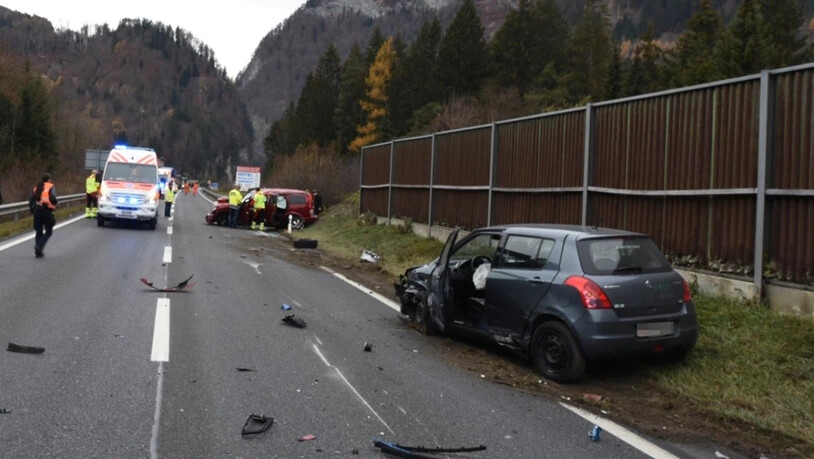 Drei mittelschwer verletzte Personen sowie drei total beschädigte Autos: das ist die Bilanz des Unfalls am Freitag im Prättigau.