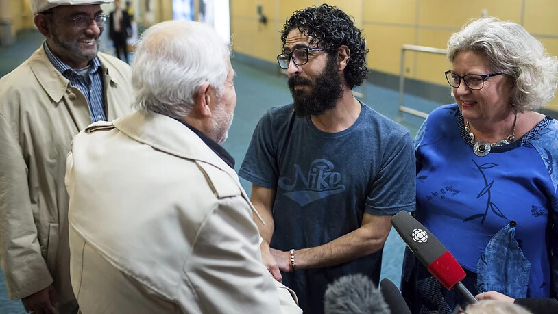 Hassan al-Kontar lebte monatelang im Transitbereich des Flughafens von Kuala Lumpur. Nun wurde er im kanadischen Vancouver von seinen Unterstützern empfangen.