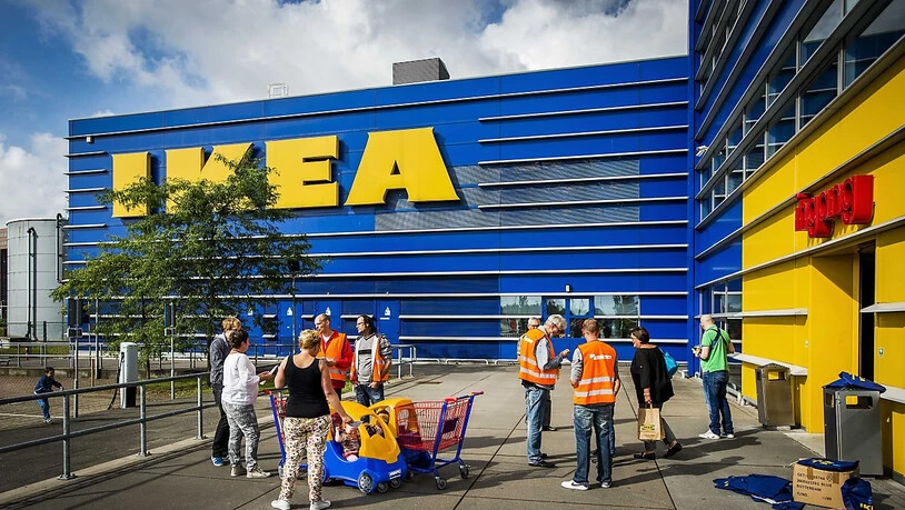 Die Onlinekonkurrenz und Investitionen für den Firmenumbau haben dem weltgrössten Möbelkonzern Ikea einen Gewinneinbruch eingebrockt. (Archiv)