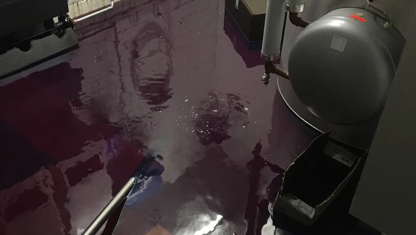 Rund 2700 Liter Heizöl sind in einem Keller ausgelaufen.