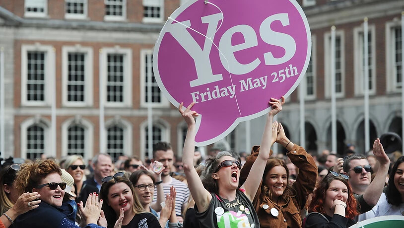 Frauen feiern im Mai 2018 die gewonnene Abstimmung in Irland zur Legalisierung von Abtreibungen. (Archivbild)