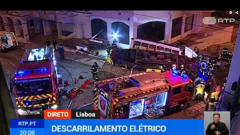 Vom historischen Tram blieben nach dem Unfall in der Lissabonner Innenstadt nur Trümmer übrig.
