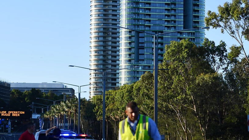 Nach lautem "Knacken" evakuiert: Ein erst vor wenigen Monaten eröffnetes Hochhaus in der australischen Metropole Sydney wurde vorsorglich geräumt.