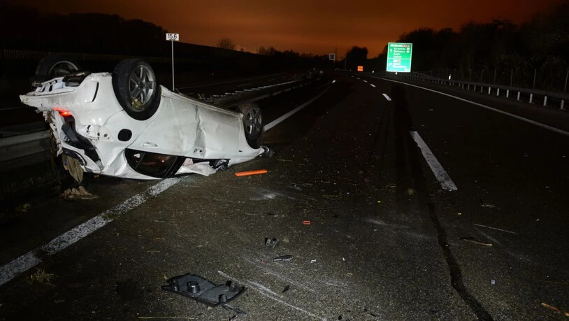 Nach einem Selbstunfall mit einem Verletzten musste die Autobahn A2 im Baselbiet vorübergehend gesperrt werden.