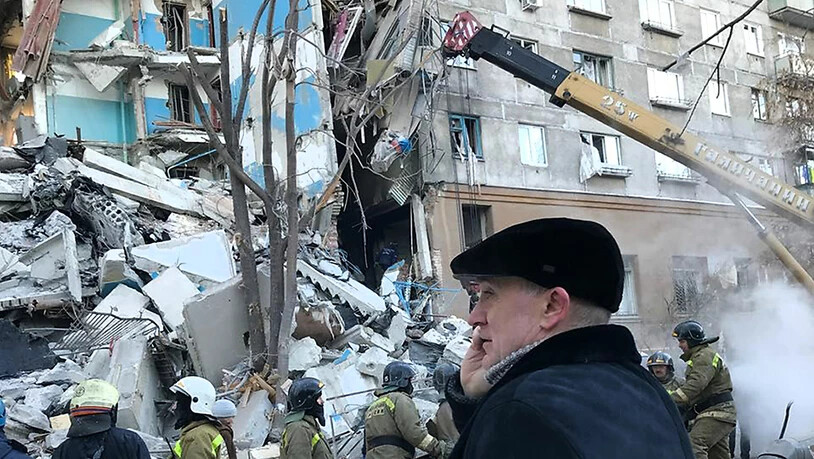 Unter den Trümmern des von einer Gasexplosion betroffenen Gebäudes in Russland finden Rettungsmannschaften immer mehr Todesopfer.