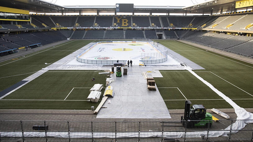 100'000 Liter Wasser und 15'000 Liter Frostschutzmittel wurden für das Eisfeld auf dem Kunstrasen im Stade de Suisse verteilt