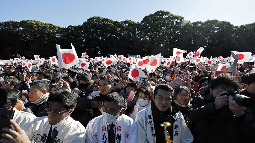 Zehntausende Menschen nutzten am Mittwoch die Chance, den japanischen Kaiser zu sehen.