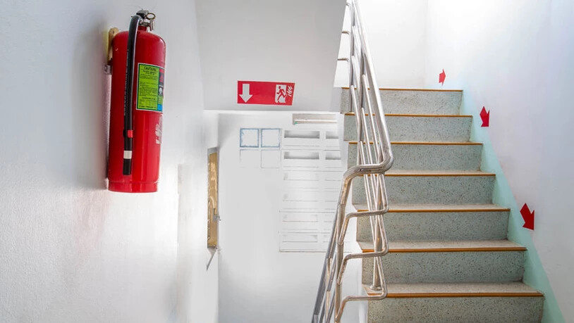 Feuerpolizeiliche Weisungen: Was darf im Treppenhaus deponiert werden?