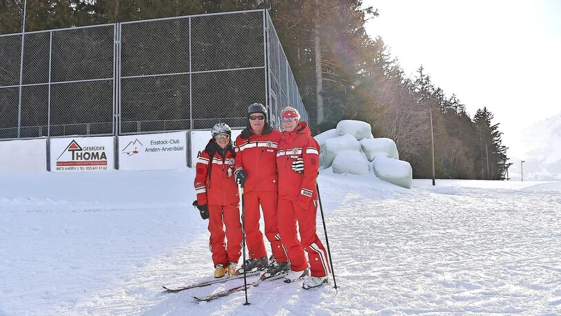 Die Skilehrer Anni, Willi und Jacki halten das für eine gute Idee.