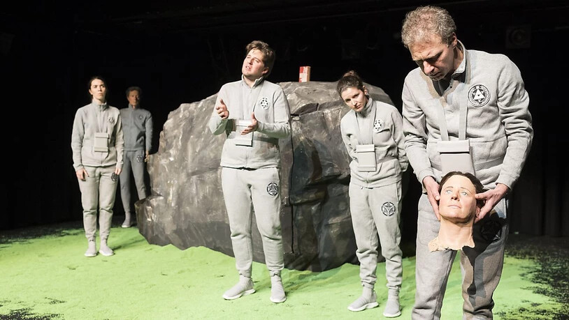 Das Theater Marie hat das Stück "Alles wahr" von Daniel Di Falco am 11. Januar 2019 in der Tuchlaube in Aarau uraufgeführt.