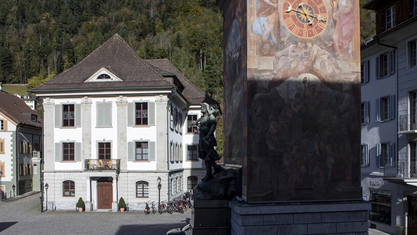 Das Rathaus von Altdorf, in dem im Prozess gegen den Barbetreiber Ignaz Walker der Auftragsmörder eine umstrittene Zeugenaussage machte. Nun wurde er wegen Falschaussage angeklagt. (Archivbild)