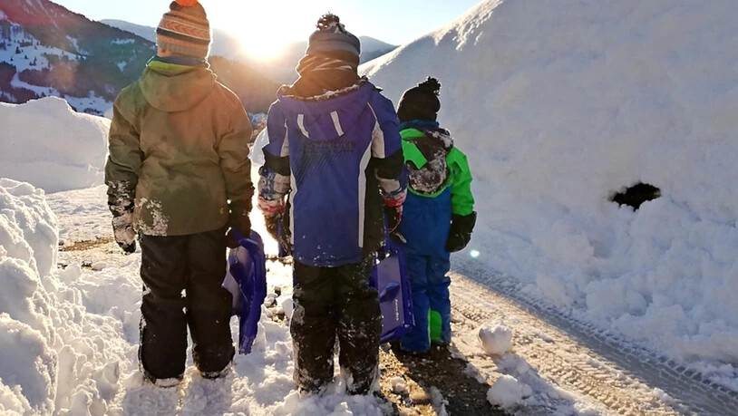 Im Schnee: Schanfigger Kinder haben am Dienstag schulfrei.