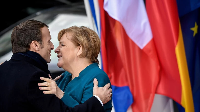 Die deutsche Bundeskanzlerin Angela Merkel und Frankreichs Präsident Emmanuel Macron besiegeln in Aachen einen neuen Freundschaftsvertrag.