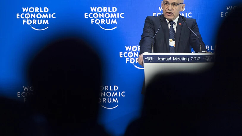 Bundespräsident Ueli Maurer bei der offiziellen Eröffnung des Weltwirtschaftsforums in Davos. (KEYSTONE/Laurent Gillieron)