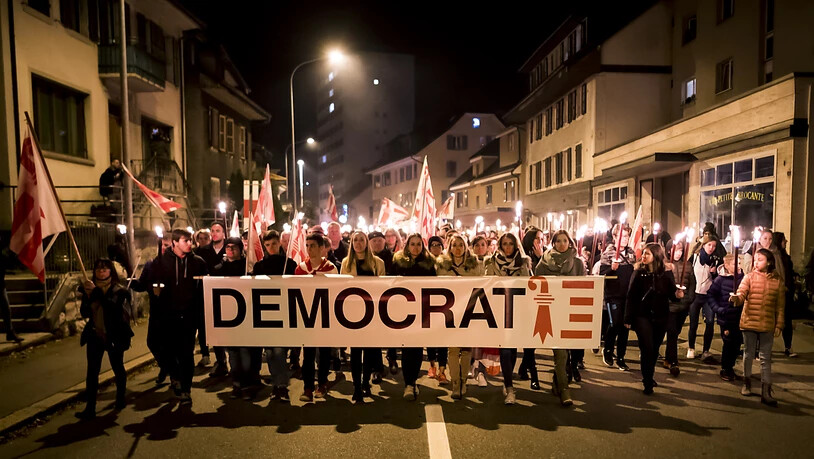 November 2018 in Moutier: Separatisten protestieren gegen den Entscheid, den Urnengang von Juni 2017 zum Kantonswechsel Moutiers für ungültig zu erklären. (Archivbild)