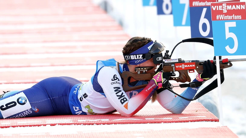 Dank einer starken Schiessleistung schafft es Lena Häcki in Antholz in die Top Ten