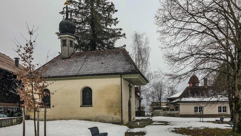 Die Kaltbrunner Kirche St. Georg steht mitten im Dorf. 