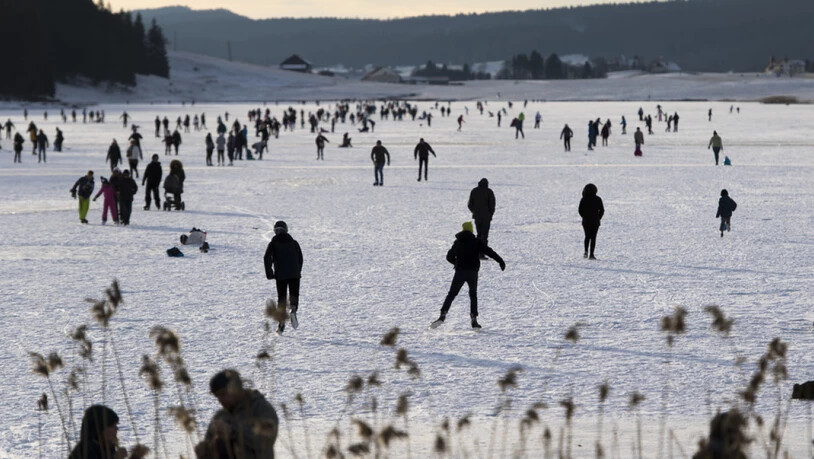 Das Fest der Kälte findet vor allem auf dem zugefrorenen Lac des Taillères auf 1040 Meter über Meer statt. (Archiv)