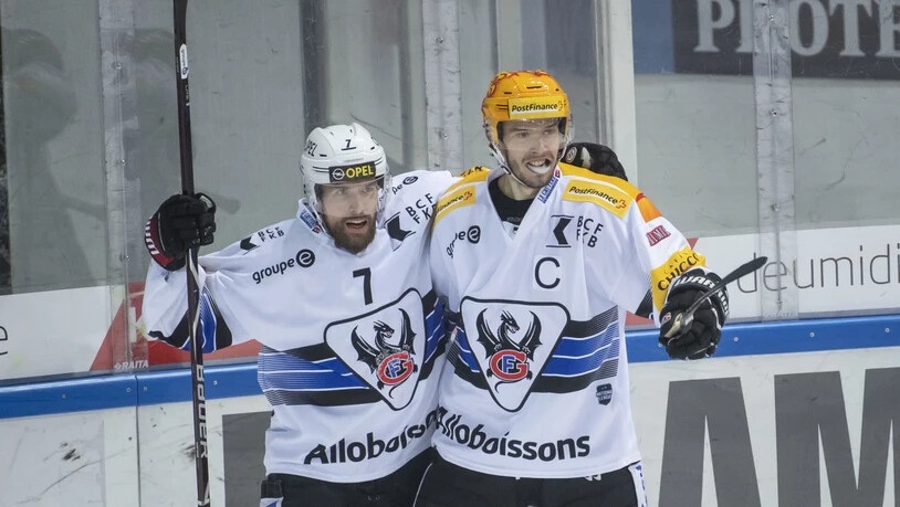 Jonas Holös (links) bei einem Torjubel mit Gottérons Captain Julien Sprunger