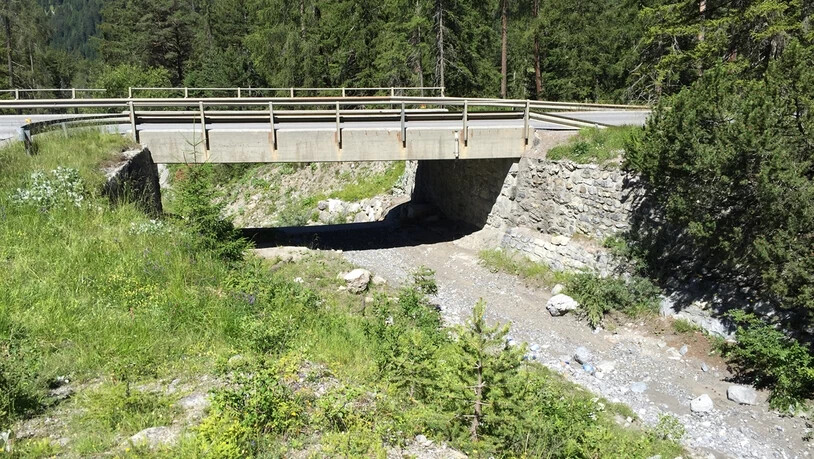 Eine Brücke in Lantsch/Lenz, die verbreitert und verstärkt werden soll.