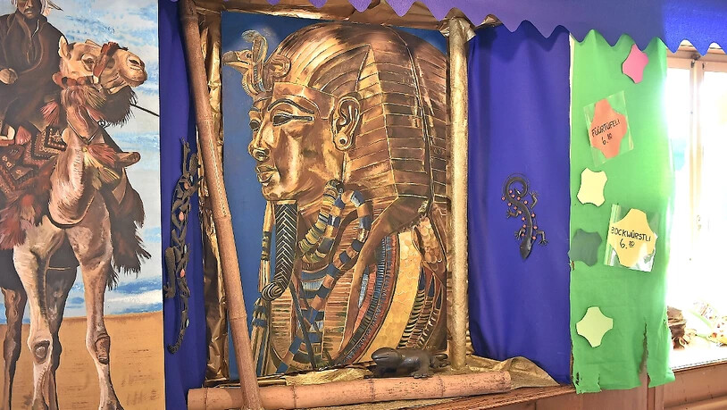 Begnadeter Hobbymaler: «Sonne»-Gastwirt Urs Murer malt seine aufwendigen Fasnachtsdekorationen mit viel Liebe zum Detail. 