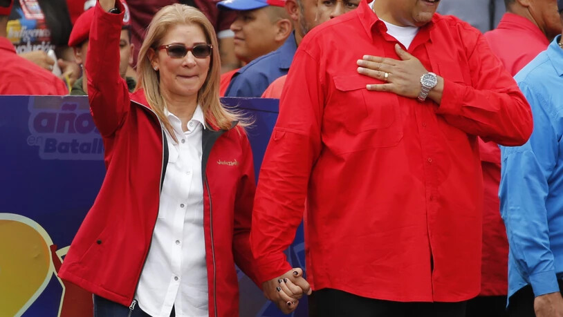 Venezuelas Präsident Nicolás Maduro und seine Frau Cilia Flores bei einer Grossdemonstration von Regierungsanhängern in Caracas.