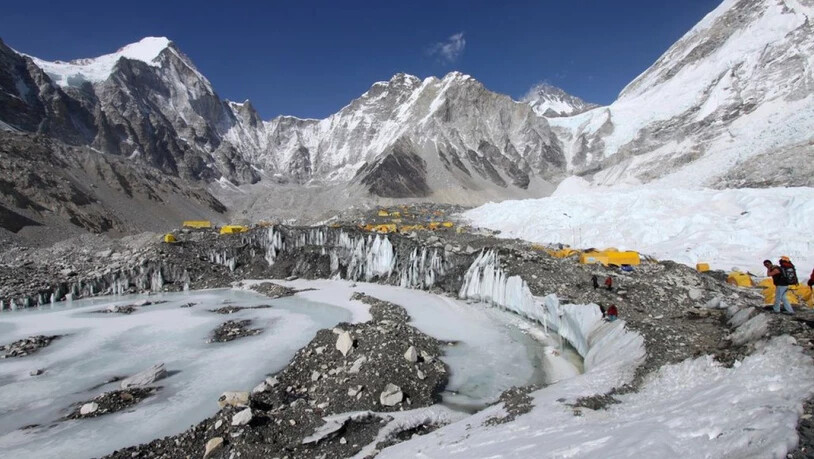 Wegen der Klimaerwärmung drohen bis zu ein Drittel der Gletscher im Himalaya/Hindukusch-Gebiet zu schmelzne. Hier der Khumbu Gletscher in Nepal.