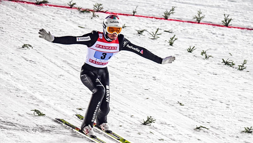 Killian Peier zeigt die Telemark-Landung.