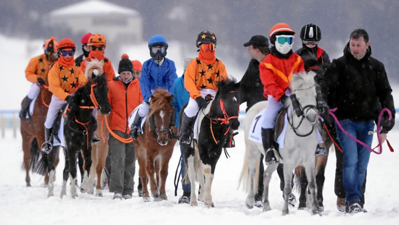 Es ist eine Weltpremiere: Das Pony-Galopprennen auf Schnee für Kinder und Jugendliche.