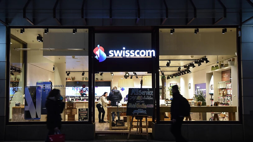 Mehr Lohn für die Swisscom-Mitarbeitenden: Angestellte mit einer guten Leistung bekommen ab April mindestens 0,9 Prozent mehr Lohn. (Themenbild)